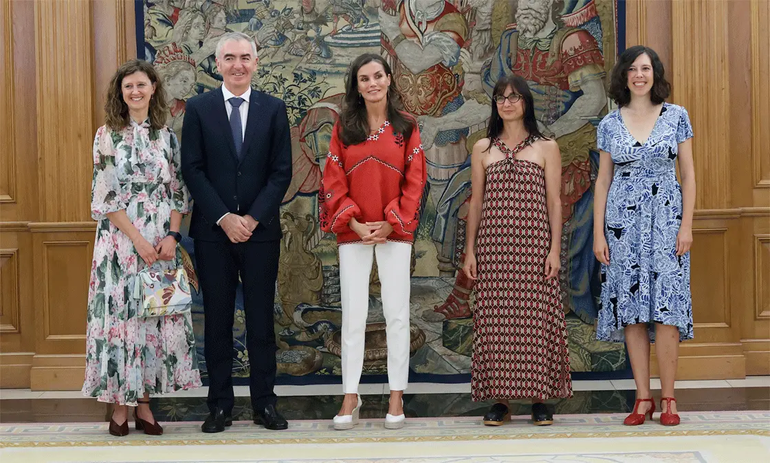 La Reina recibe en audiencia a las ganadoras de los Premios SM 2023